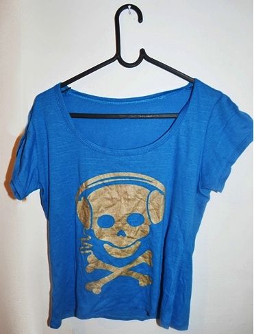 Camiseta blue skull dourada